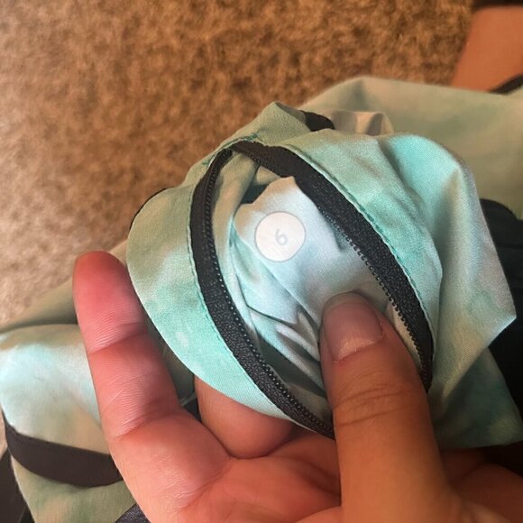 Lululemon Tracker Short II *2-way Stretch Spray Dye White Blue Tropics / Black - Picture 5 of 5